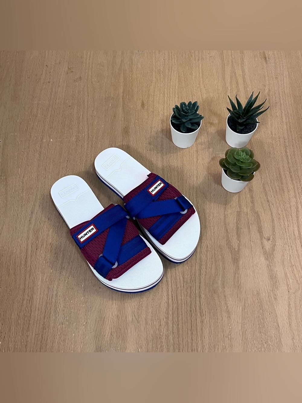 Hunter Original Flatform Beach Slides in Burgundy and Blue